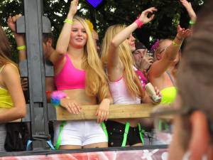 Street Parade 2014 - Hot girls on a love mobile