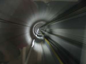 Tunnel der Skymetro am Flughafen Zürich
